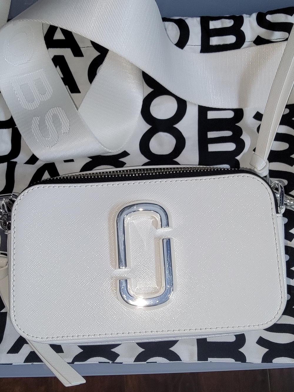 Authentic Marc Jacobs White Snapshot Crossbody Bag In Perfect Condition.